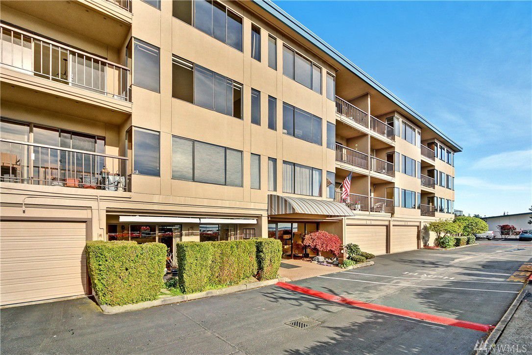 Beautiful Sound View Condo in Des Moines (UNPUBLISHED)